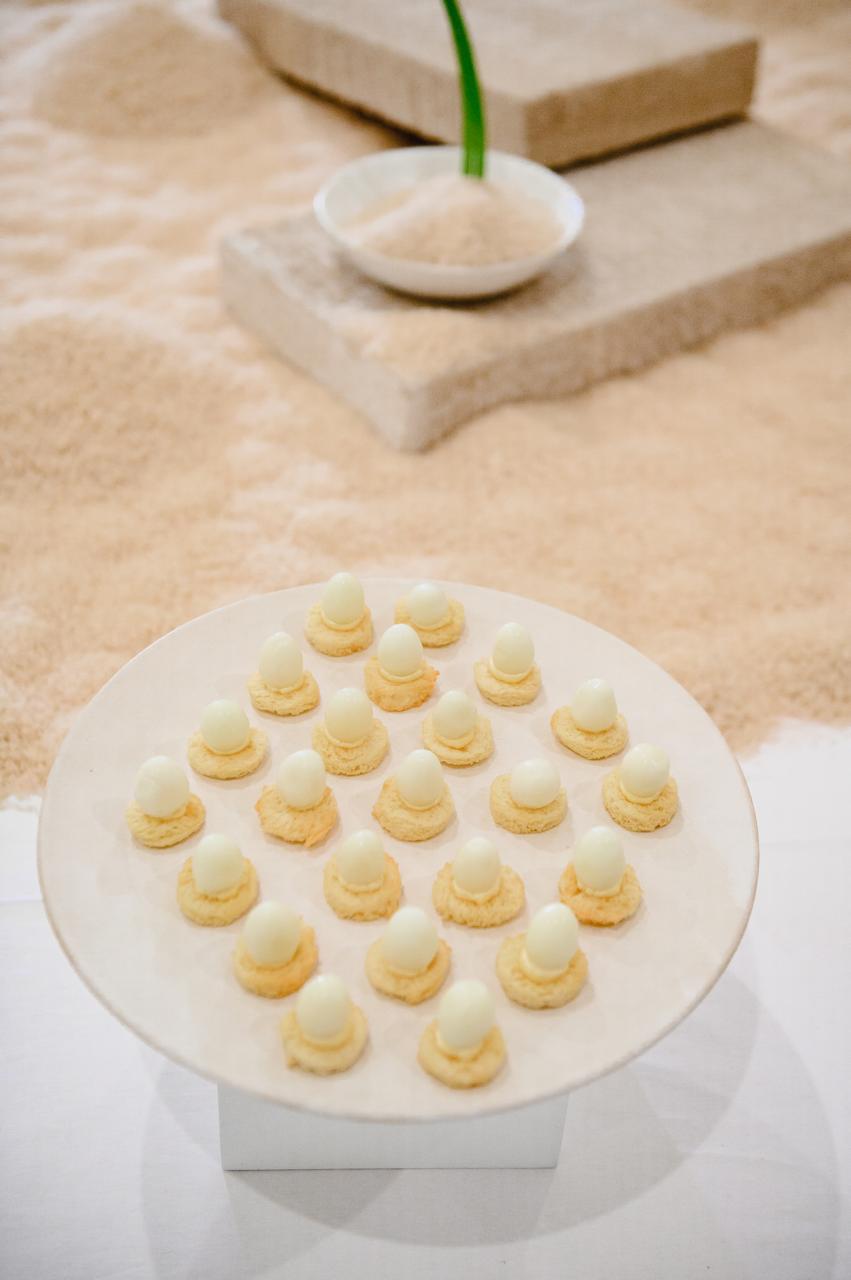 Egg canapé plate